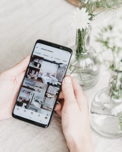 georgia de lotz oeeRE0OuuUY unsplash 240x300 - How to Create Engaging Visual Content for Social Media